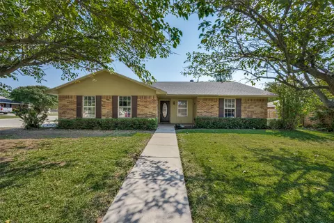 106 Allen Dr, Sanger, TX 76266