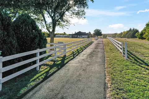 1755 N Mockingbird Ln, Midlothian, TX 76065