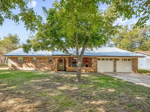 1010 Meadowlark Ln, Stephenville, TX 76401