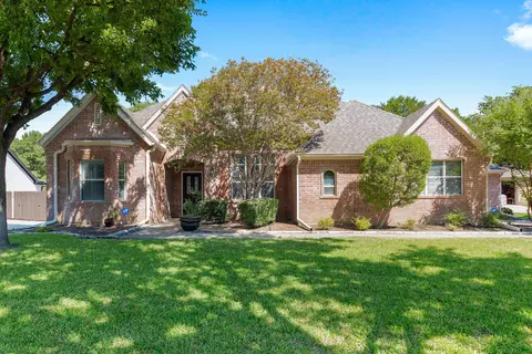 2716 Greenbrook Ct, Grapevine, TX 76051