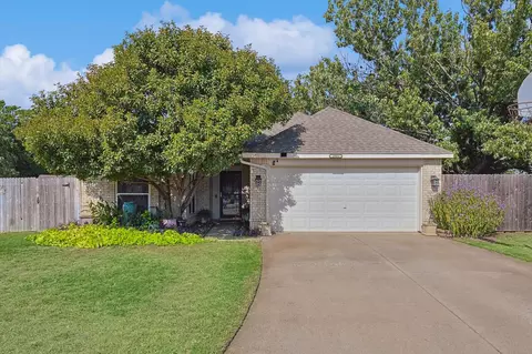2951 Moreau Ct, Fort Worth, TX 76118