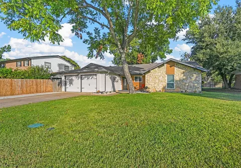 1905 Chattanooga Dr, Bedford, TX 76022