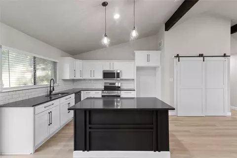 7114 Greenspring Dr, Arlington, TX 76016