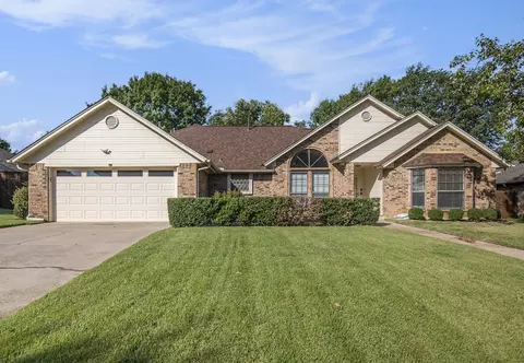 7313 Hialeah Cir W, North Richland Hills, TX 76182
