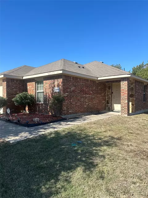3005 Iris Dr, Lancaster, TX 75146 photo 2