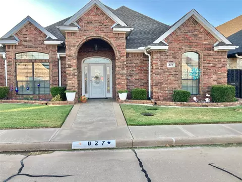 827 Coulter Dr, Burkburnett, TX 76354