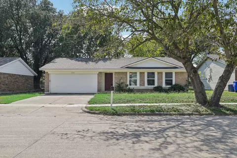 525 Southlake Dr, Forney, TX 75126