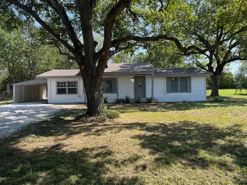 605 S Spears St, Alvarado, TX 76009