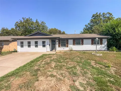 328 Jayellen Ave, Burleson, TX 76028