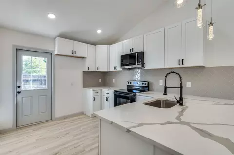6924 Sunnybank Dr, Fort Worth, TX 76137