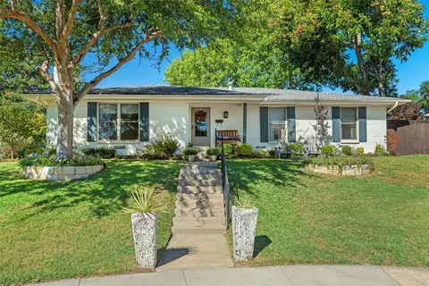 10117 Robin Hill Ln, Dallas, TX 75238