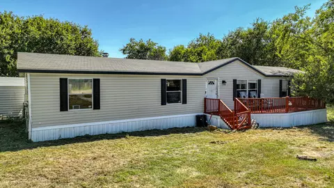 108 Emerald Dr, Weatherford, TX 76087