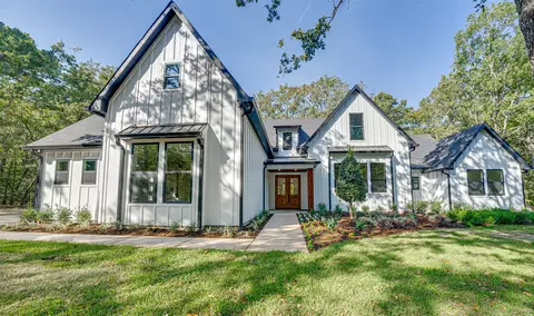 429 Wood Creek Dr, Greenville, TX 75402