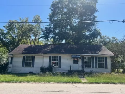 303 Monroe St, Deport, TX 75435