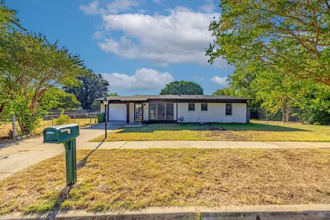 8008 Lazy Lane Rd, North Richland Hills, TX 76180