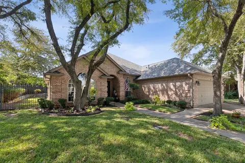 7313 Hidden Oaks Dr, North Richland Hills, TX 76182