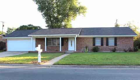 855 Mockingbird St, Stephenville, TX 76401