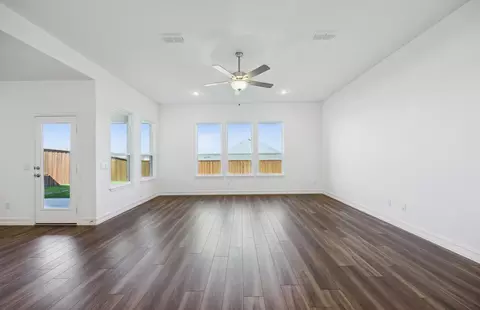 Living - 4341 Noble Ln, Midlothian, TX 76065 photo 2 of 2