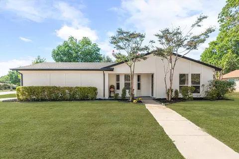3101 Whisperwood Ln, Bedford, TX 76021