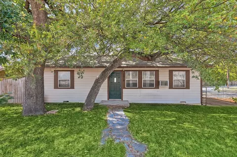 2219 N Elm St, Denton, TX 76201