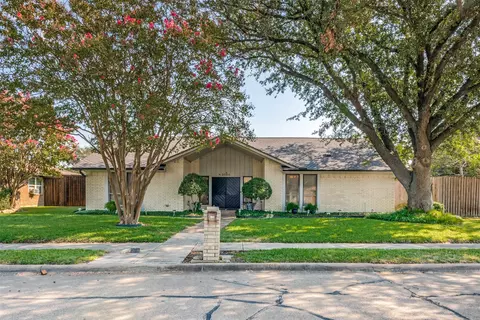 2824 Staffordshire Dr, Carrollton, TX 75007