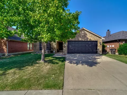 3901 Cedar Falls Dr, Fort Worth, TX 76244