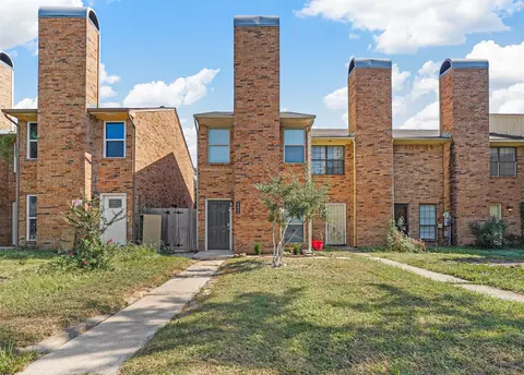 2232 Colony Ct, Dallas, TX 75235