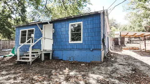 605 W Columbia Dr, Azle, TX 76020