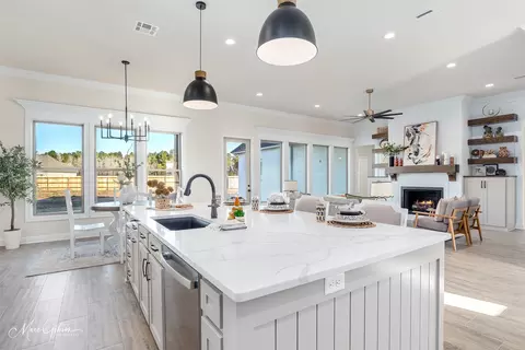 Kitchen - 14 Forsythe Cir, Haughton, LA 71037 photo 3 of 5
