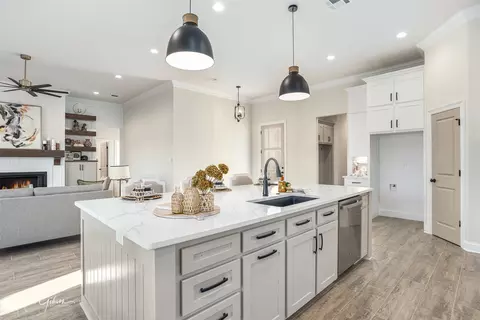 Kitchen - 14 Forsythe Cir, Haughton, LA 71037 photo 4 of 5