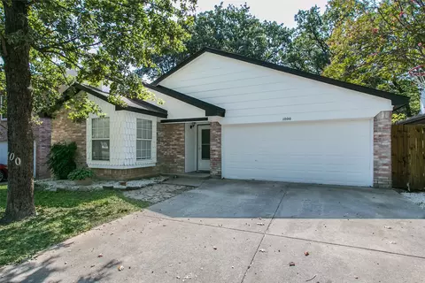 1000 W Lovers Ln, Arlington, TX 76013
