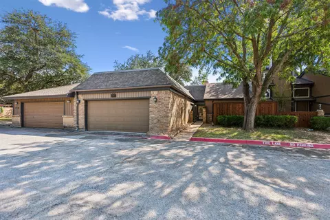 5612 Oak View Dr, Fort Worth, TX 76112