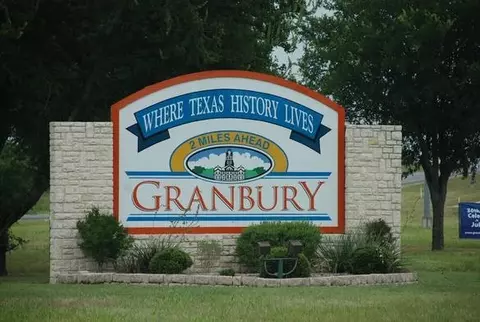 2622 Forest Park Dr, Granbury, TX 76048