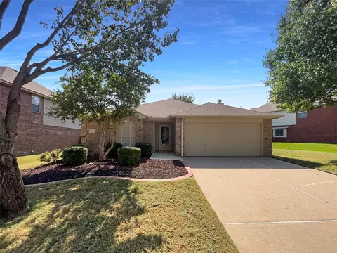 808 Hickory St, Burleson, TX 76028