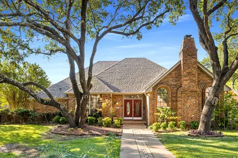 922 Thistle Green Ln, Duncanville, TX 75137