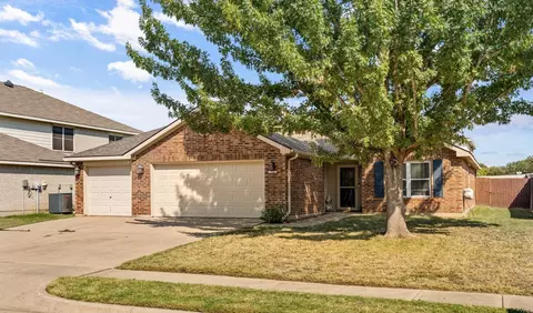 708 Mallard Dr, Saginaw, TX 76131