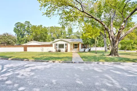 4900 Black Oak Ln, River Oaks, TX 76114