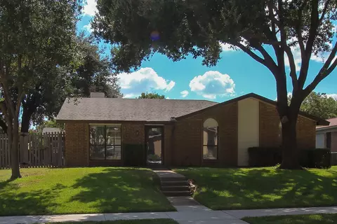 726 Holly Oak Dr, Lewisville, TX 75067