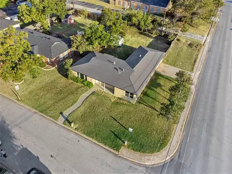 233 Oak Dr E, Hurst, TX 76053 photo 5