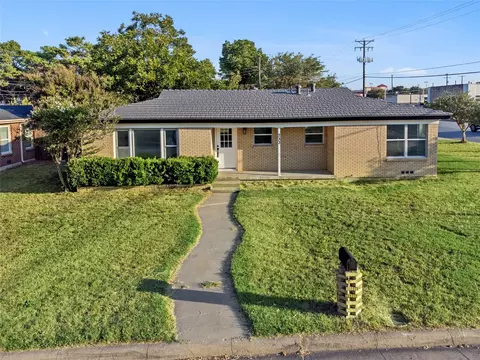 233 Oak Dr E, Hurst, TX 76053 photo 2