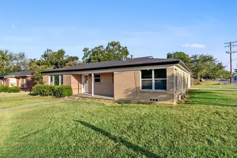233 Oak Dr E, Hurst, TX 76053 photo 3