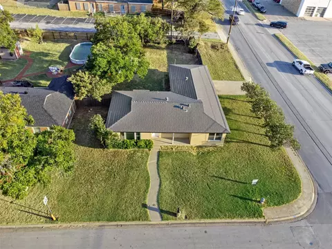 233 Oak Dr E, Hurst, TX 76053 photo 4