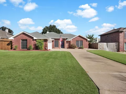 1257 Stonehill Ct, Kennedale, TX 76060