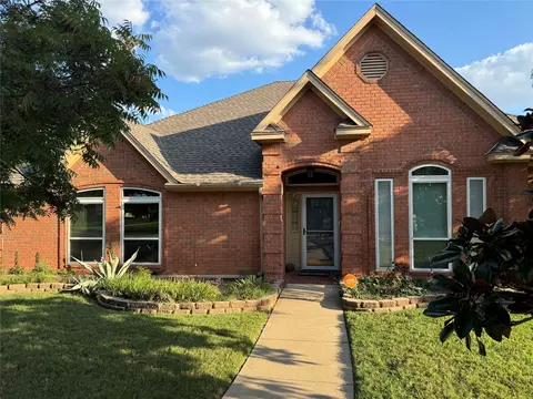9 Red Oak Ct, Mansfield, TX 76063