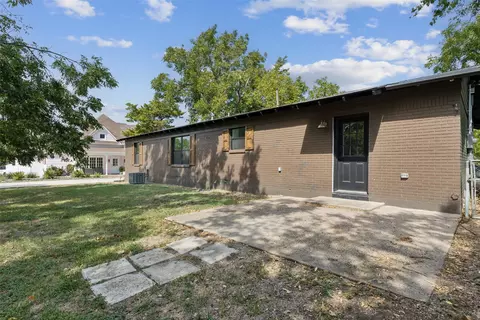 Exterior - 310 E Broadway St, Prosper, TX 75078 photo 1 of 4
