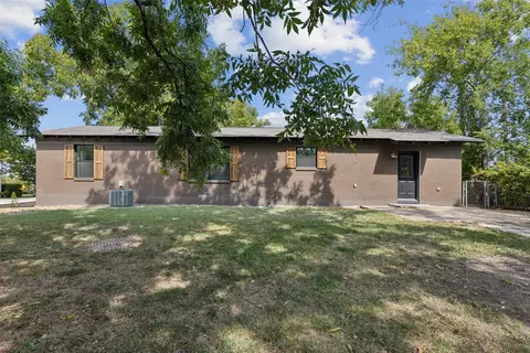 Exterior - 310 E Broadway St, Prosper, TX 75078 photo 2 of 4