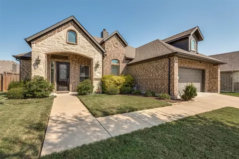 415 Foxtail Ct, Waxahachie, TX 75165