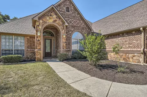 224 S Natural Springs Ln, Azle, TX 76020