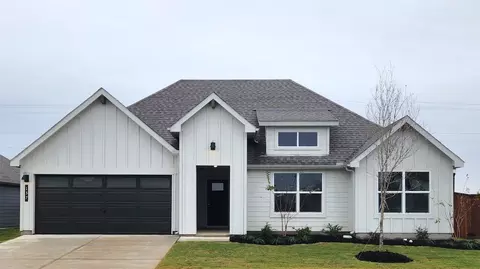 137 Sandstone Cir, Granbury, TX 76048
