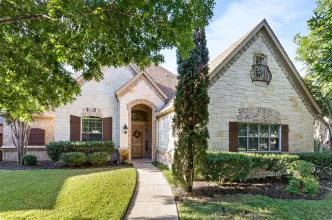 729 Trails End Cir, Hurst, TX 76054